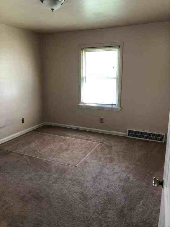 3413 E 146th St - Photo 5 of 11