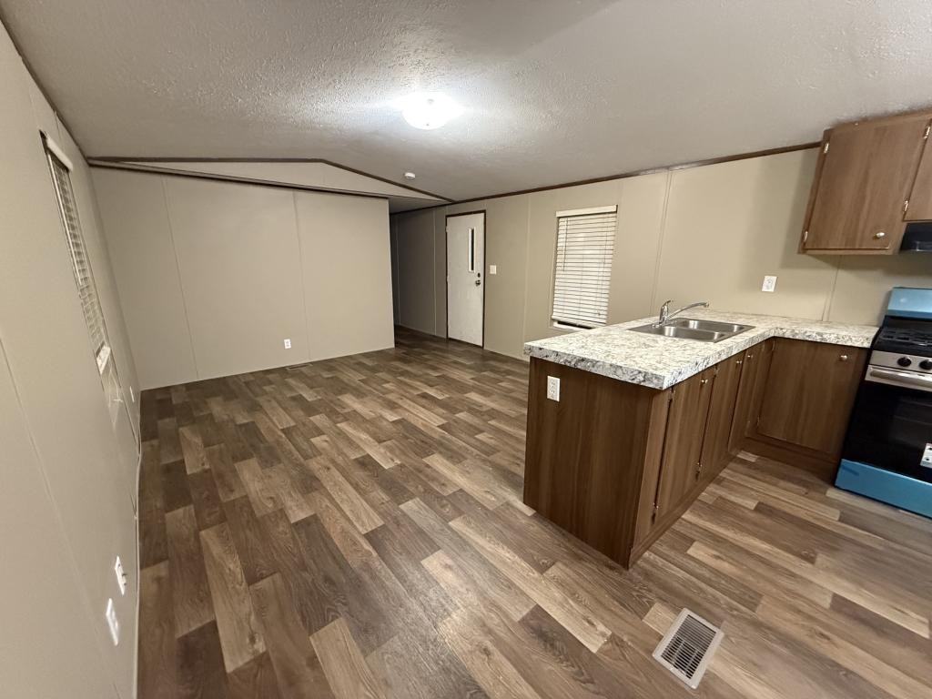 611 W Matthew St - Photo 3 of 17