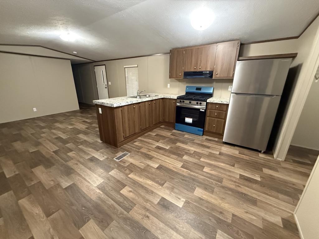 611 W Matthew St - Photo 4 of 17