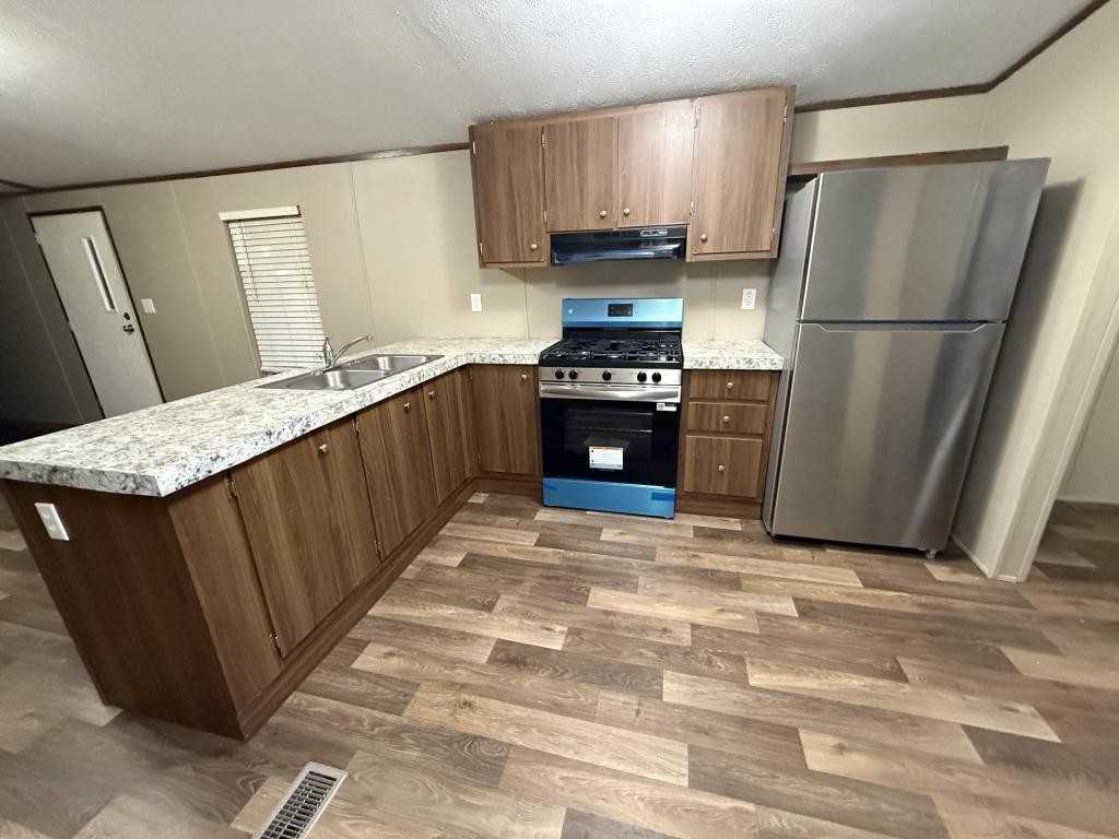 611 W Matthew St - Photo 5 of 17