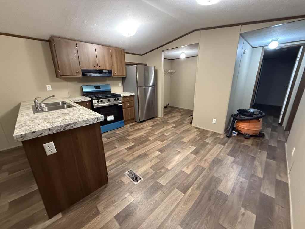 611 W Matthew St - Photo 6 of 17