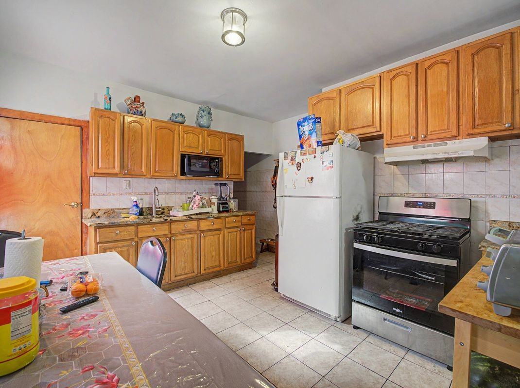 1872 North Ave - Photo 7 of 14