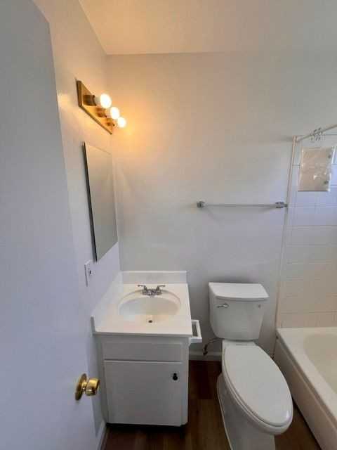 1260 N Beachwood Dr - Photo 3 of 10