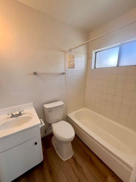 1260 N Beachwood Dr - Photo 5 of 10