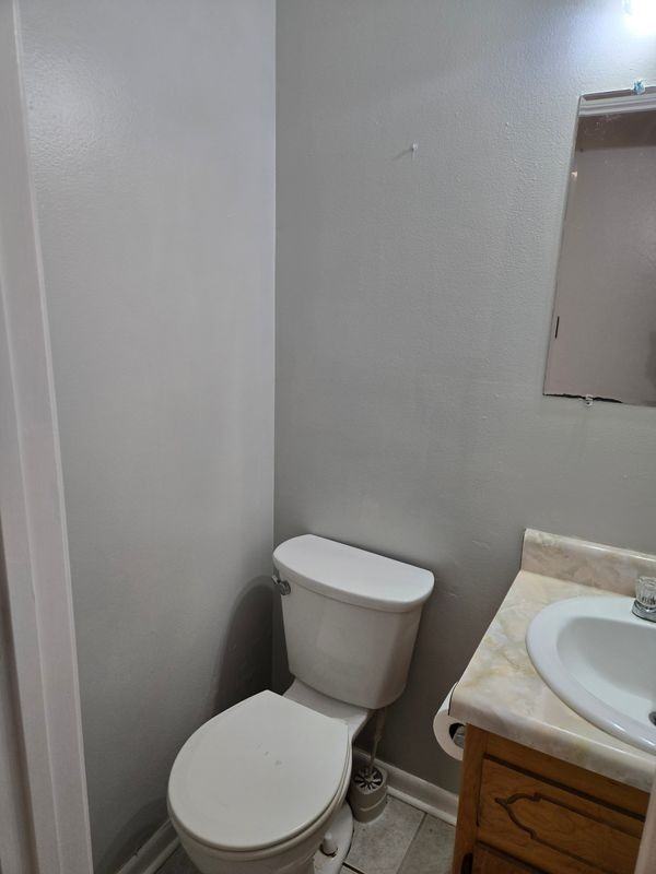 270 Rowell Rd W - Photo 2 of 13