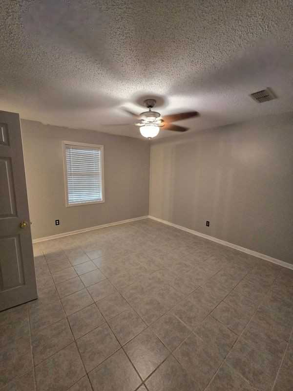 270 Rowell Rd W - Photo 7 of 13