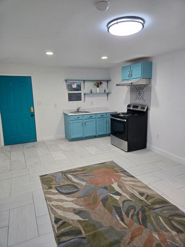 808 W 27th Ave - Photo 2 of 4