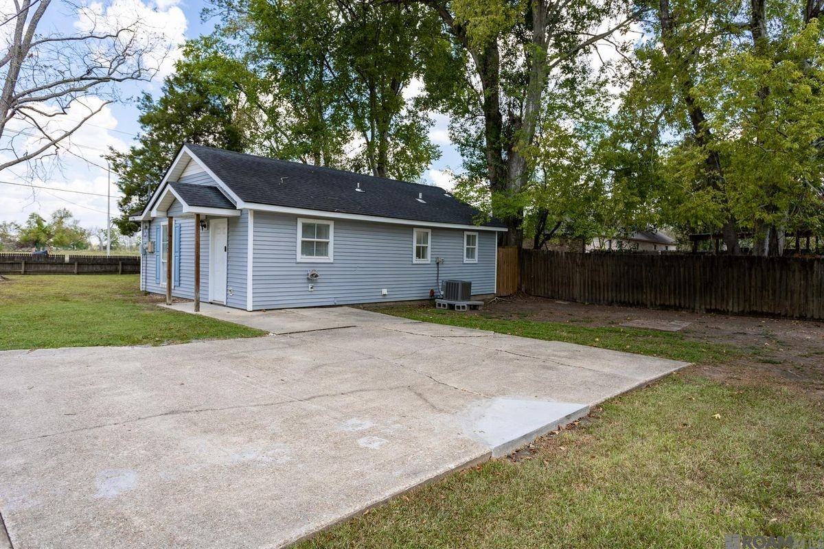 3431 Brightside Dr - Photo 3 of 17
