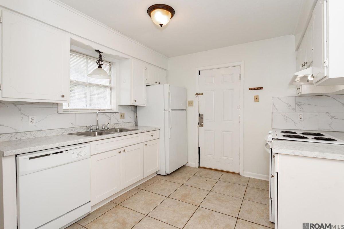 3431 Brightside Dr - Photo 4 of 17