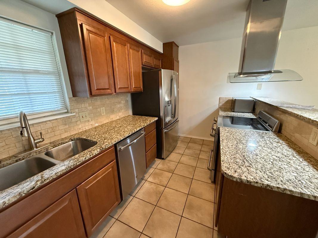 2207 Lotus Blossom St - Photo 4 of 16