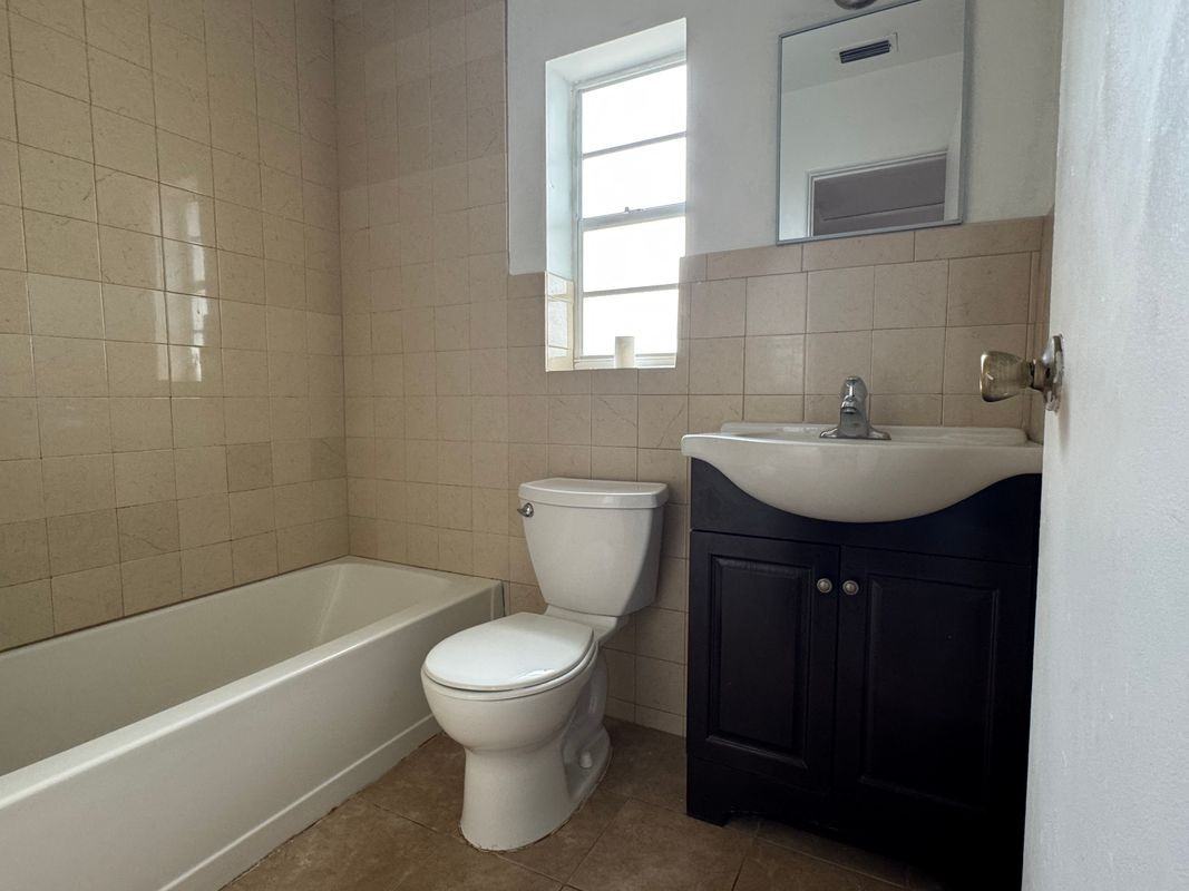 4418 Eli St - Photo 3 of 12