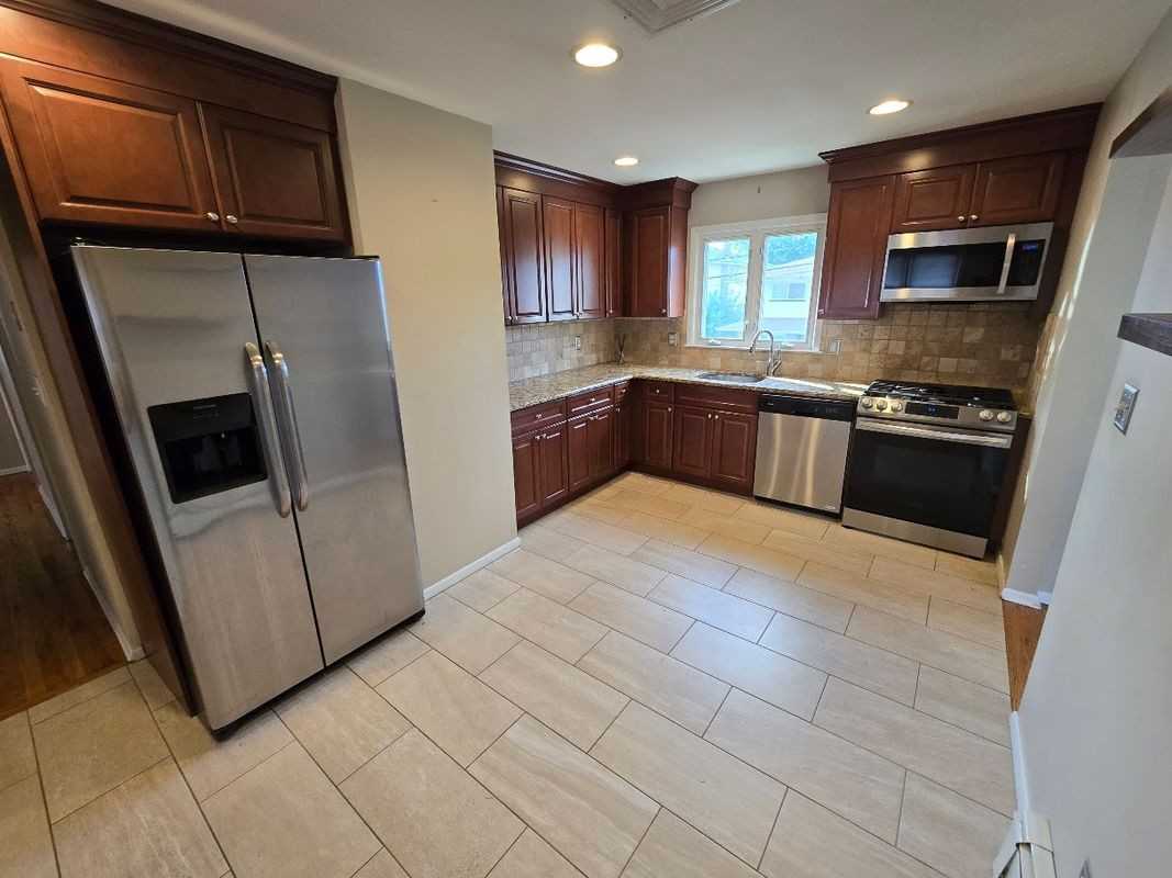 318 East 54th Street, 2nd Fl - Photo 5 of 20