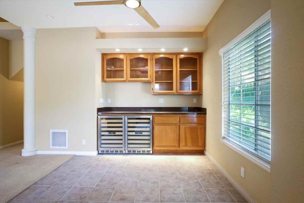 3055 E Hillcrest Dr - Photo 3 of 3