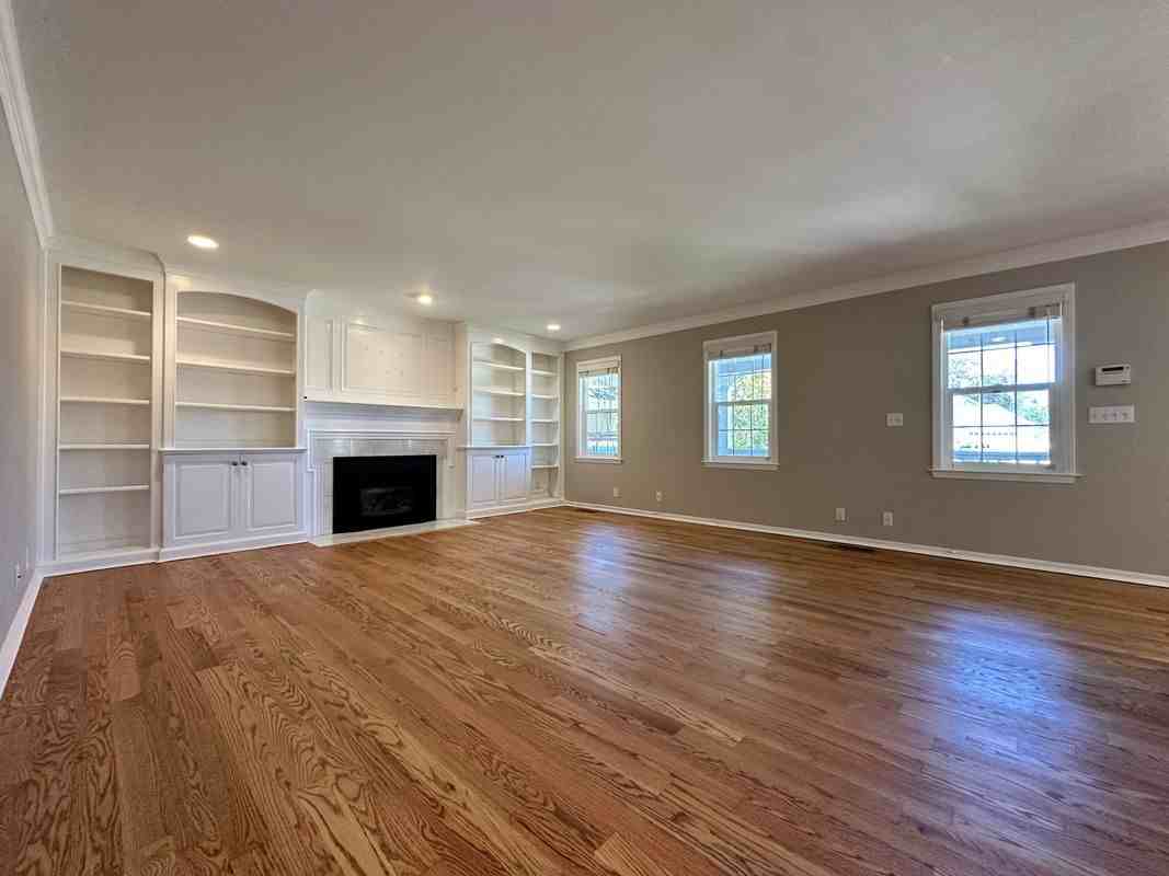 604 Village Ct - Photo 5 of 41