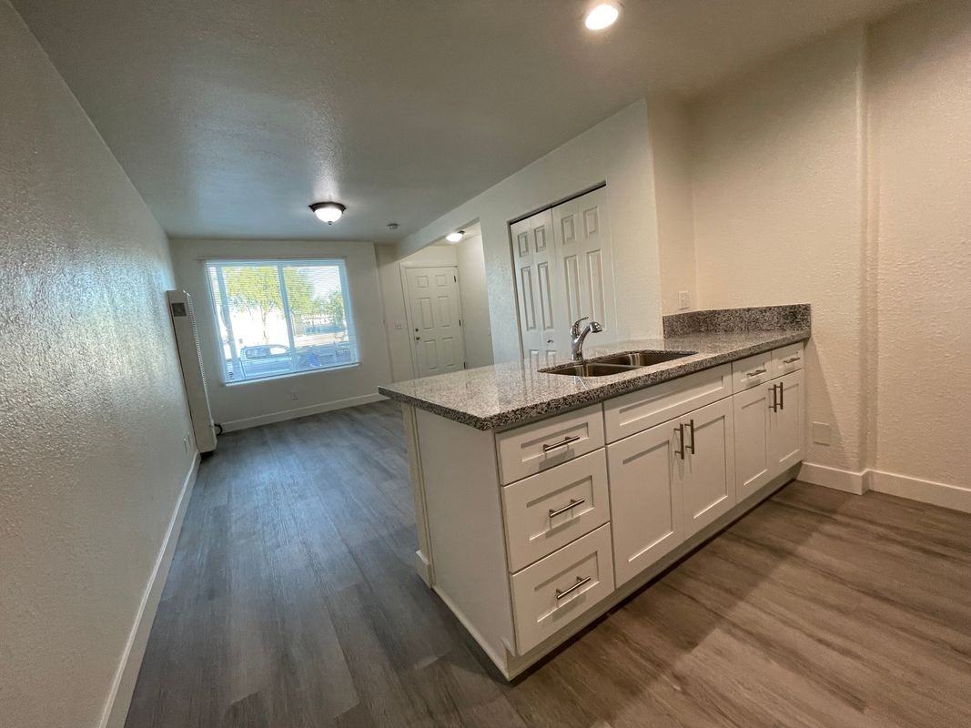 1823 Gardenia Ave ##B - Photo 4 of 19