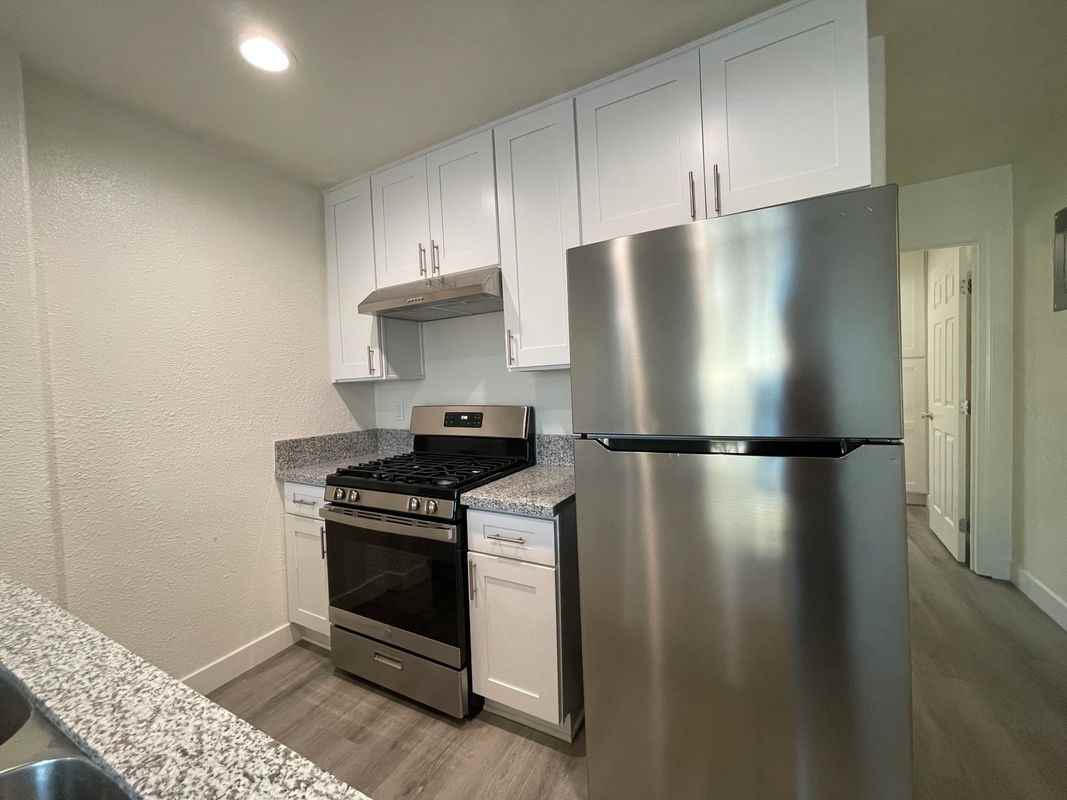 1823 Gardenia Ave ##B - Photo 5 of 19