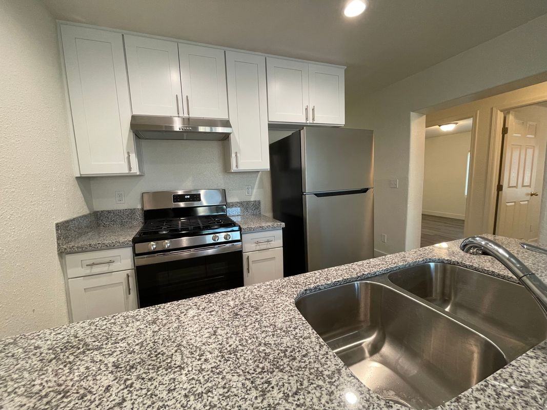 1823 Gardenia Ave ##B - Photo 7 of 19
