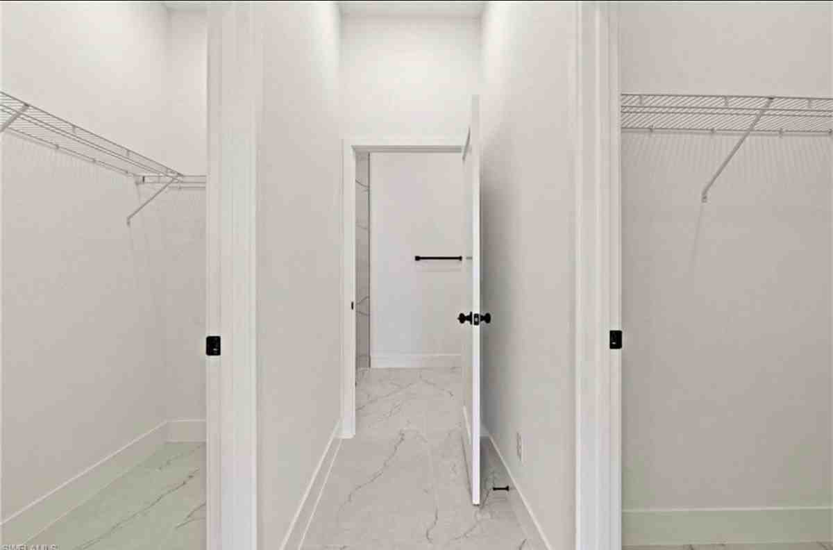 406 W 11th St - Photo 7 of 11