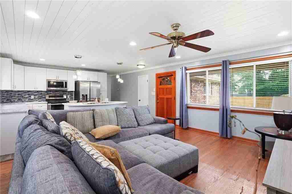 1808 Sandy Plains Rd - Photo 4 of 32