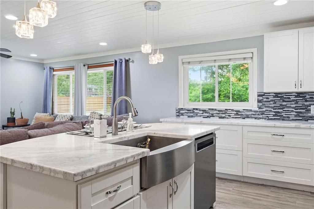 1808 Sandy Plains Rd - Photo 6 of 32