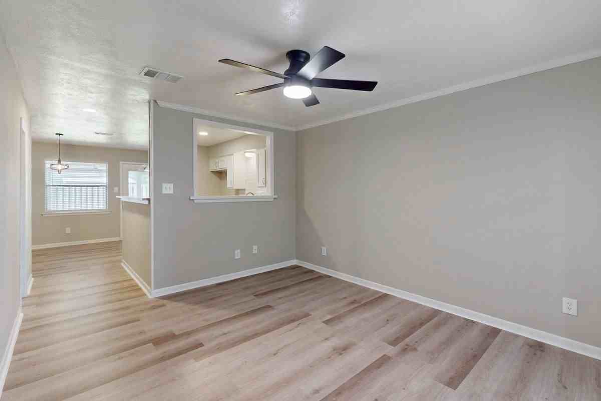1409 Airline Dr ##B - Photo 4 of 20