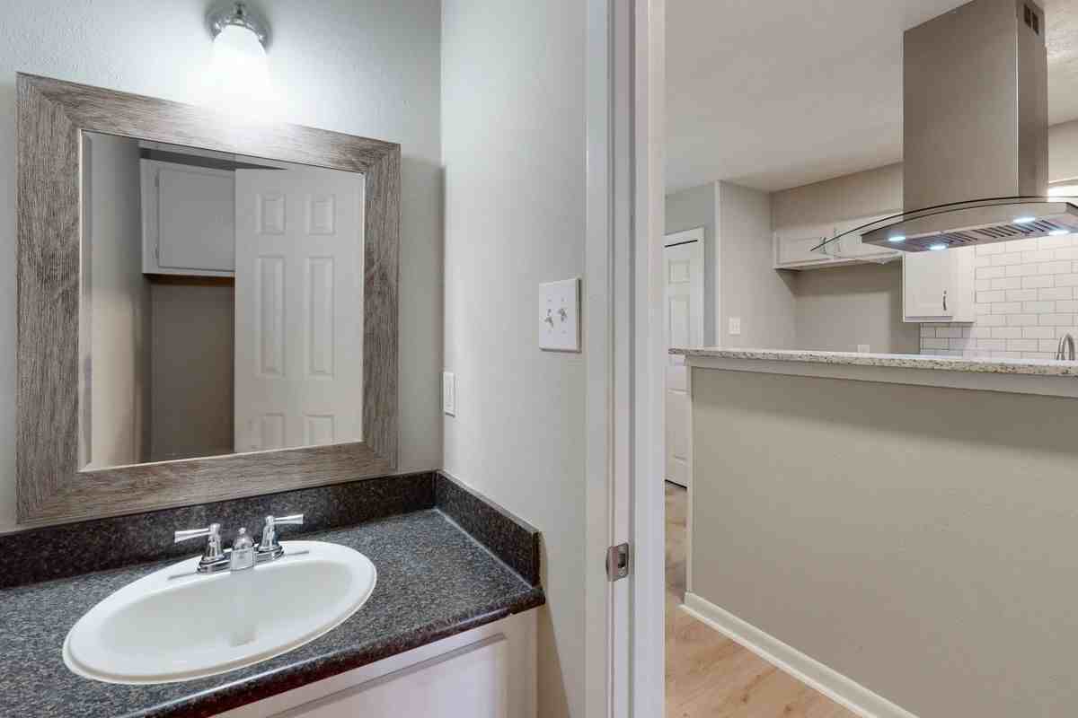 1409 Airline Dr ##B - Photo 6 of 20