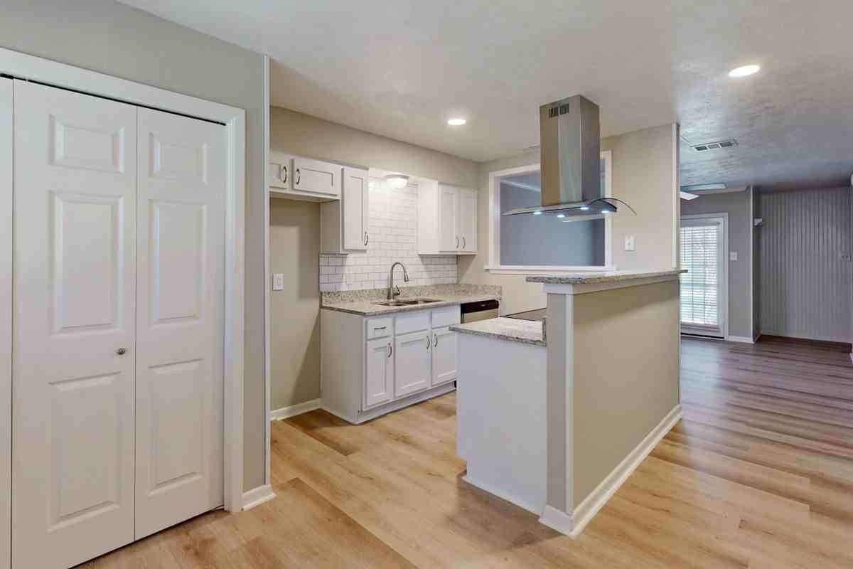 1409 Airline Dr ##B - Photo 7 of 20