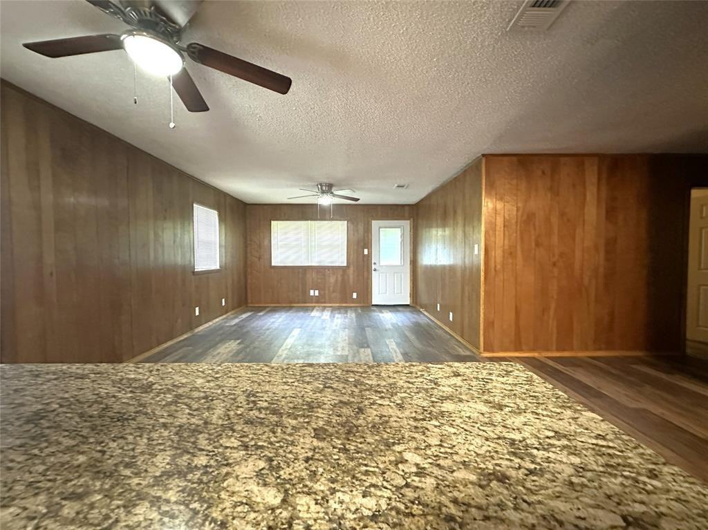 1915 Leslie St - Photo 7 of 23