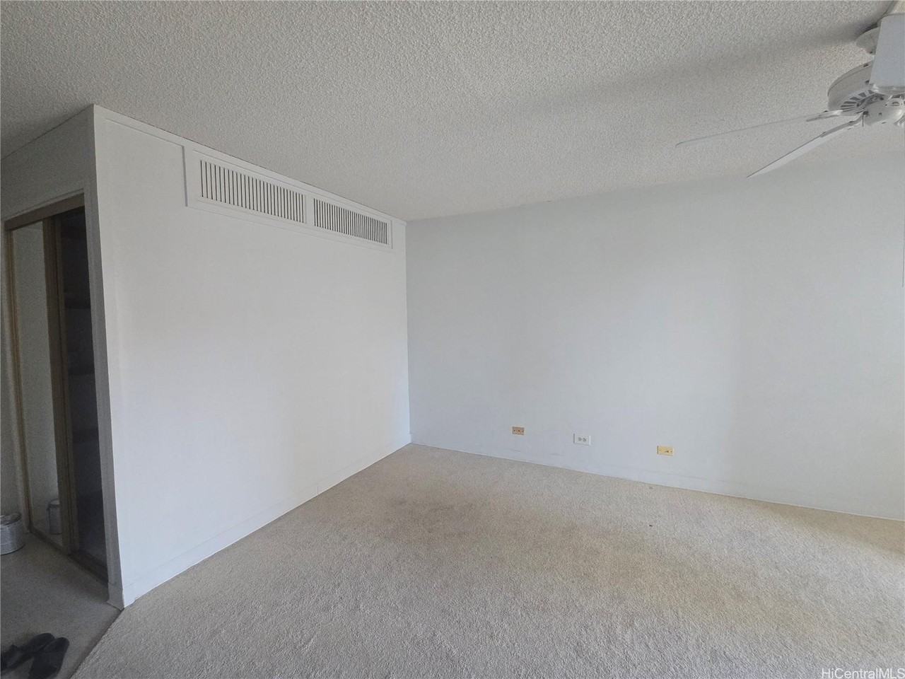 818 S King St #605 - Photo 3 of 9