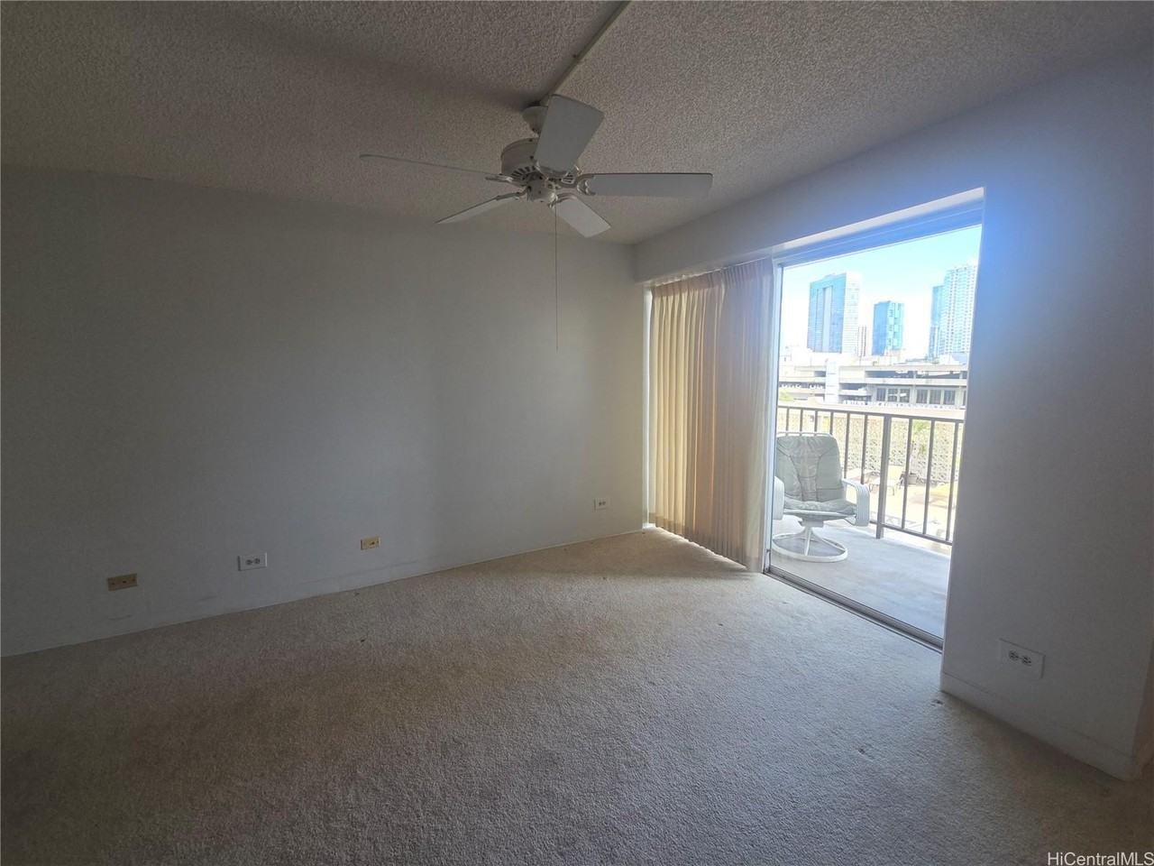 818 S King St #605 - Photo 4 of 9