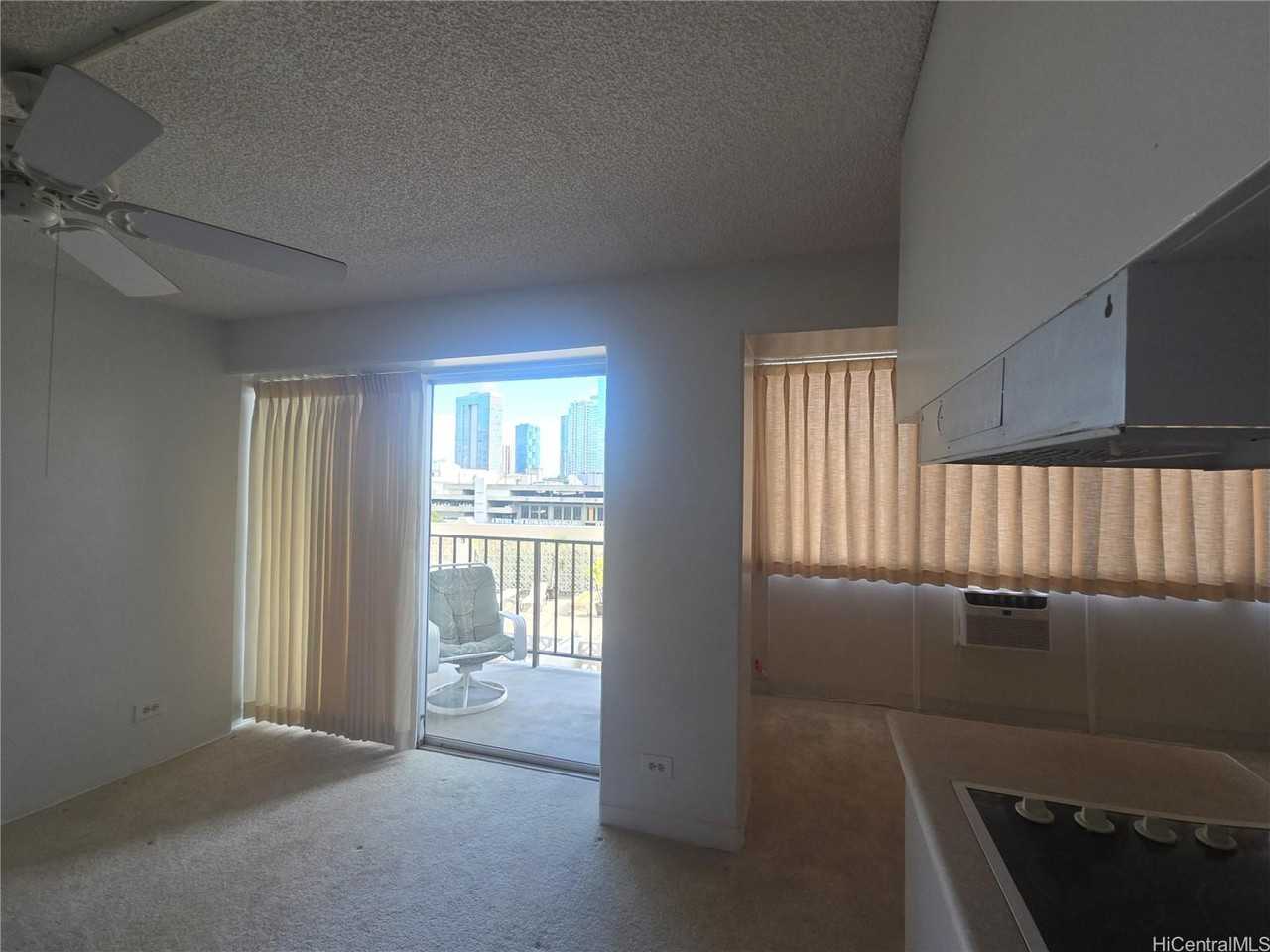 818 S King St #605 - Photo 6 of 9