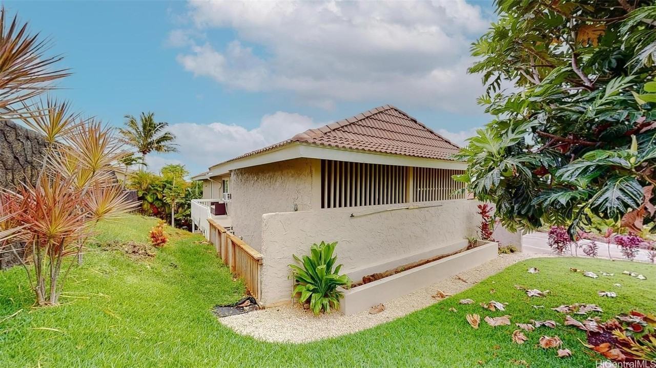 989 Kaluanui Rd - Photo 3 of 25