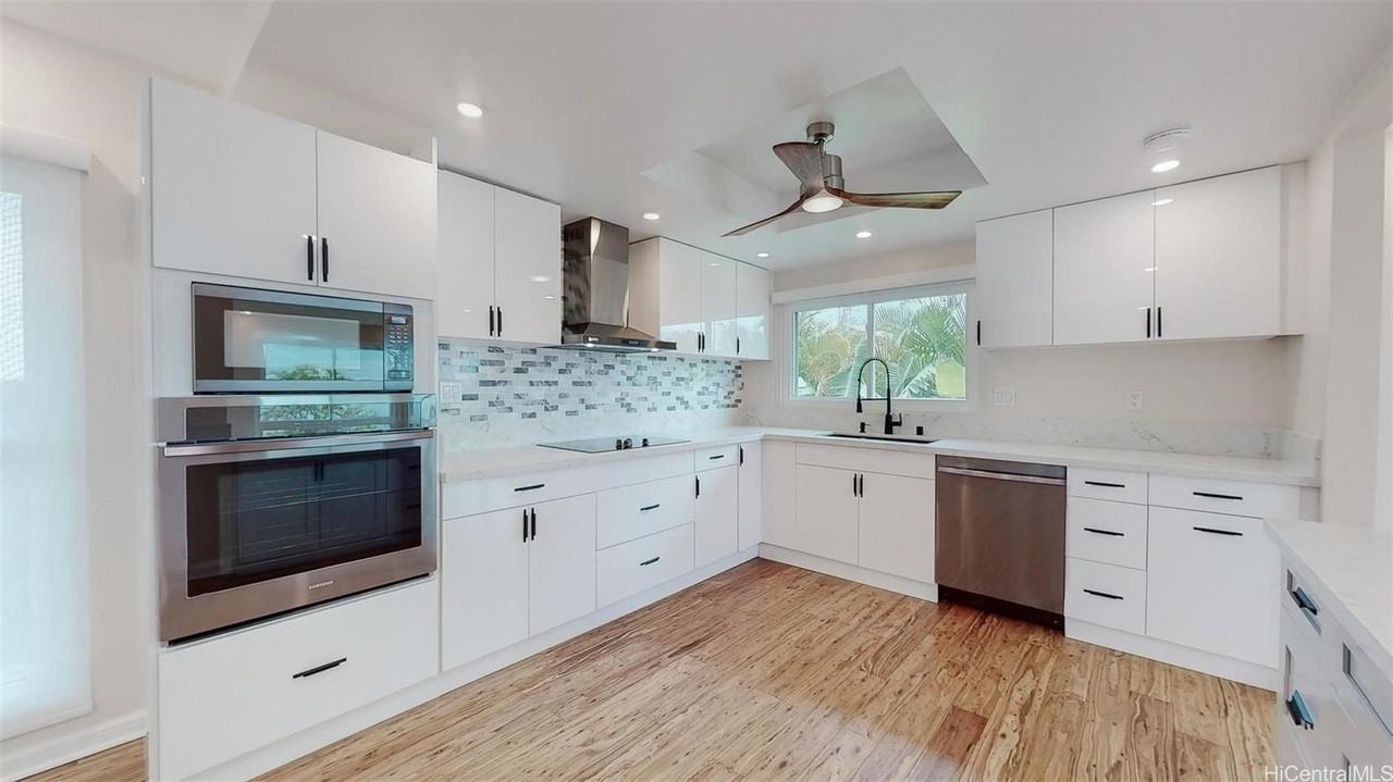 989 Kaluanui Rd - Photo 4 of 25