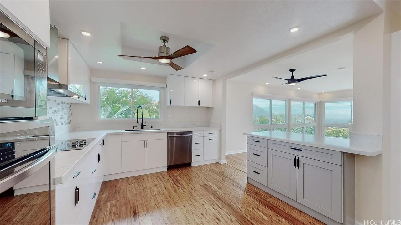 989 Kaluanui Rd - Photo 5 of 25