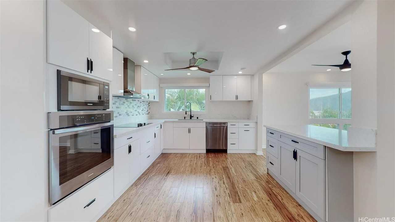 989 Kaluanui Rd - Photo 6 of 25