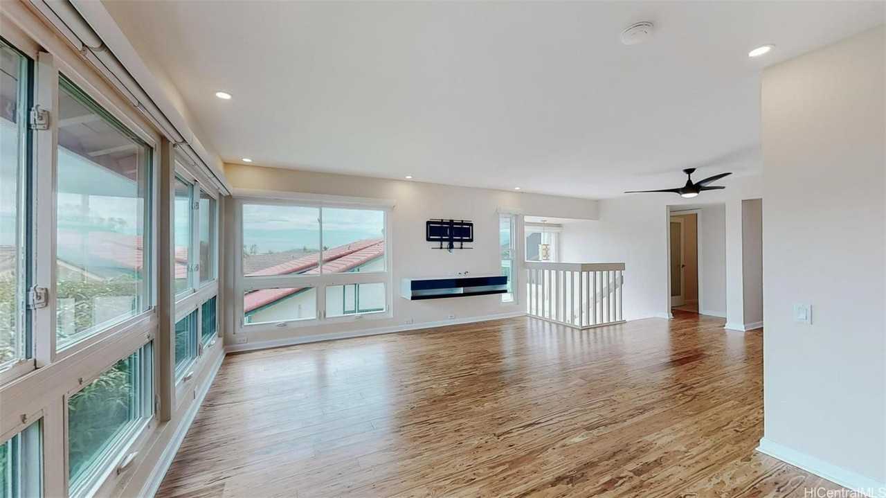 989 Kaluanui Rd - Photo 7 of 25