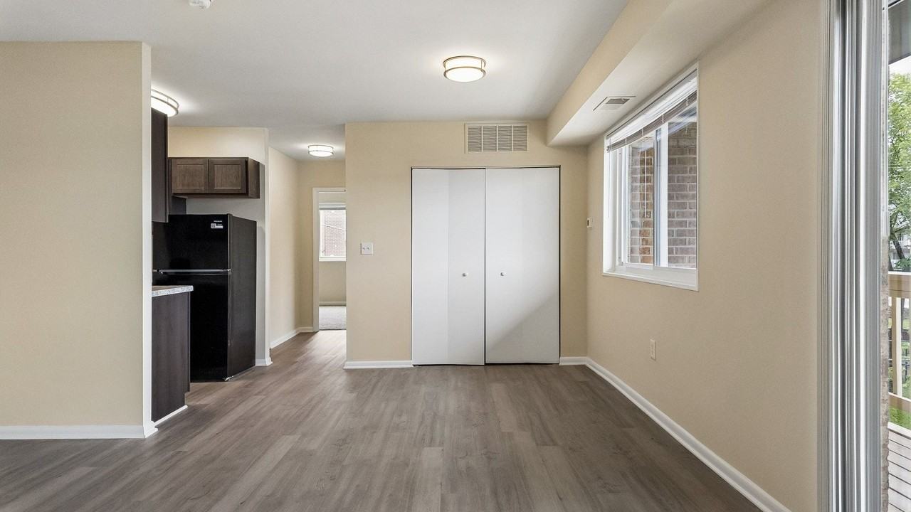 Howard Hill - Photo 2 of 14