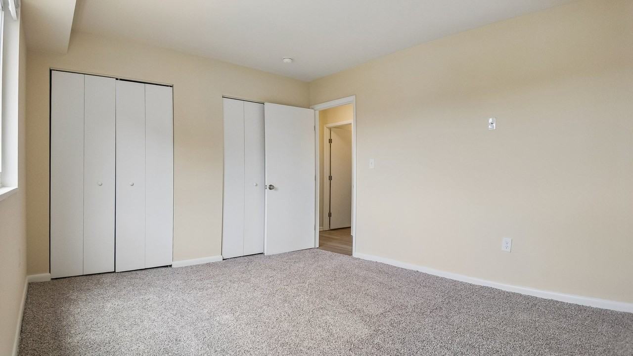 Howard Hill - Photo 3 of 14