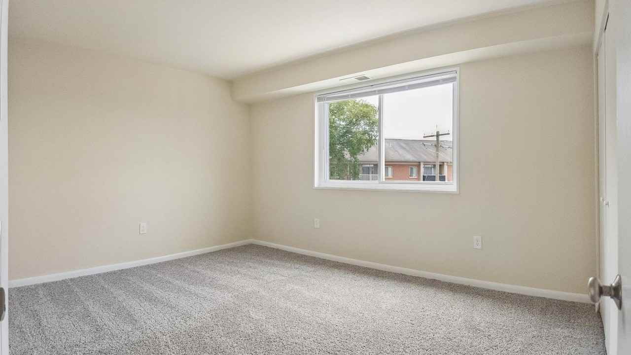Howard Hill - Photo 5 of 14