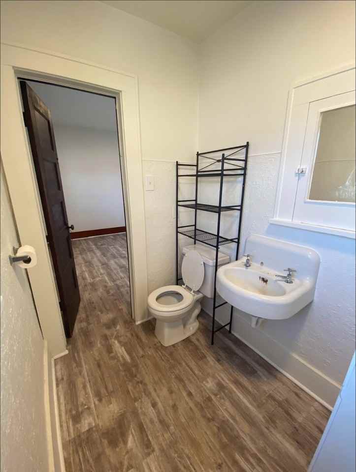 923 W Clark St #923 - Photo 7 of 11