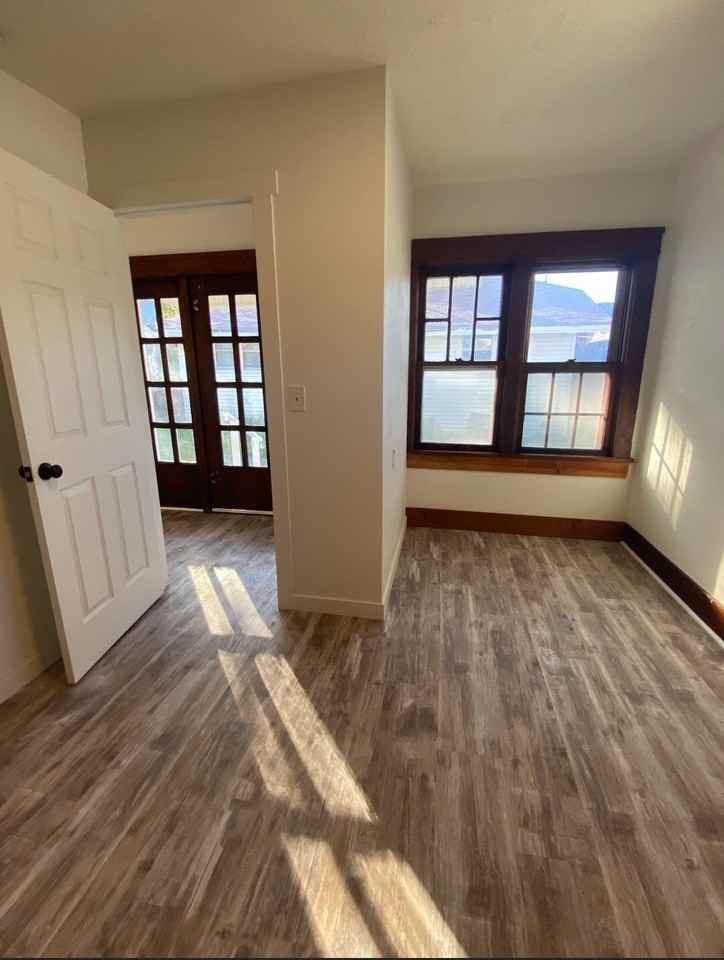 923 W Clark St #923 - Photo 6 of 11