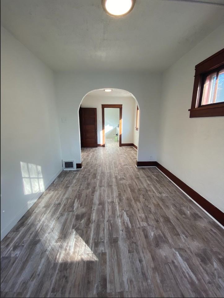 923 W Clark St #923 - Photo 3 of 11