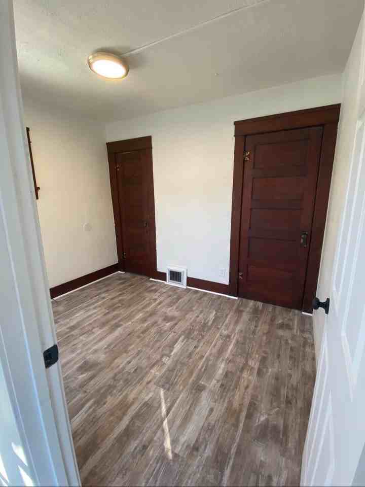 923 W Clark St #923 - Photo 6 of 11