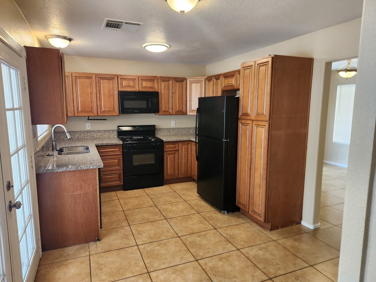 5724 Royal Castle Ln - Photo 3 of 28
