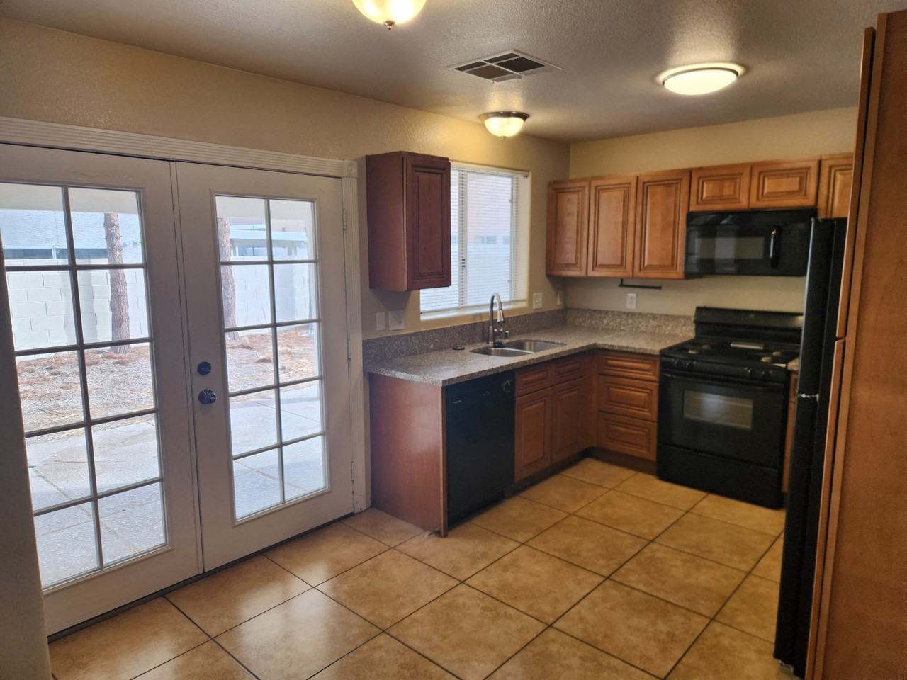 5724 Royal Castle Ln - Photo 5 of 28