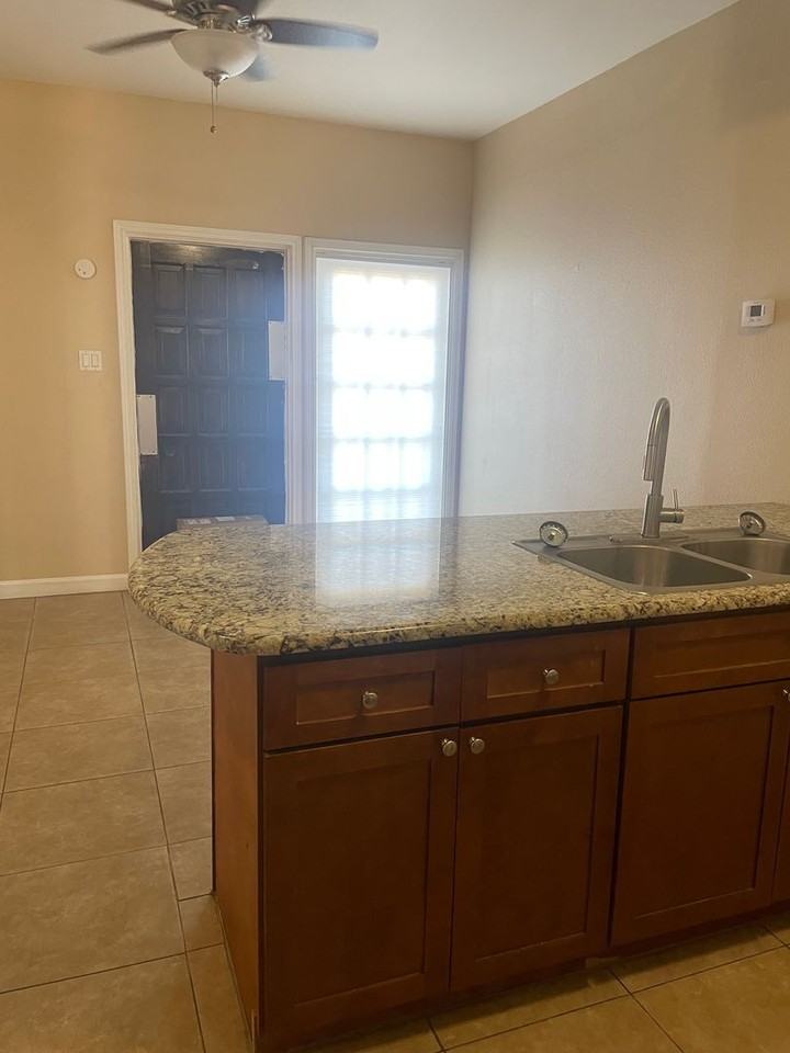 Courtyard Villas Apartments - Photo 2 of 15