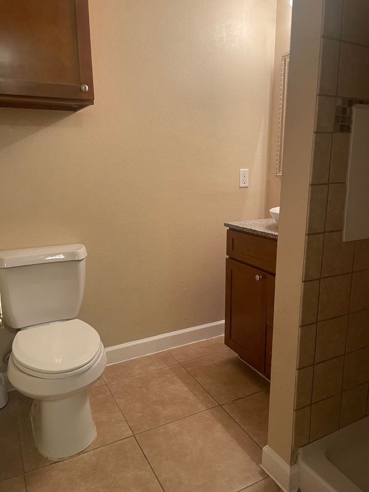 Courtyard Villas Apartments - Photo 3 of 15