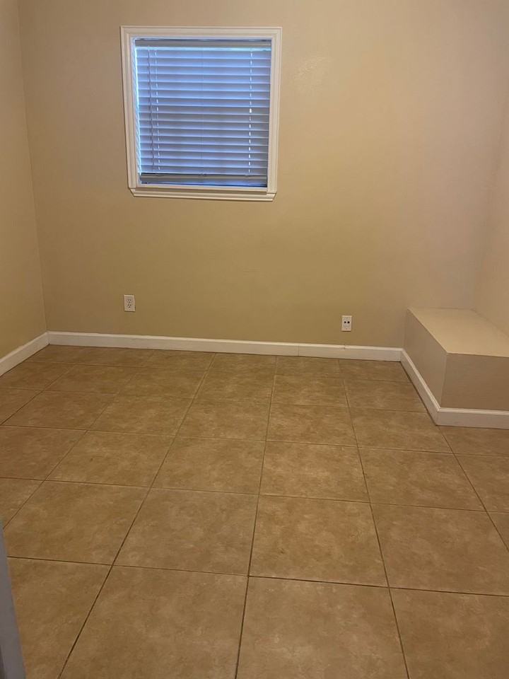 Courtyard Villas Apartments - Photo 4 of 15