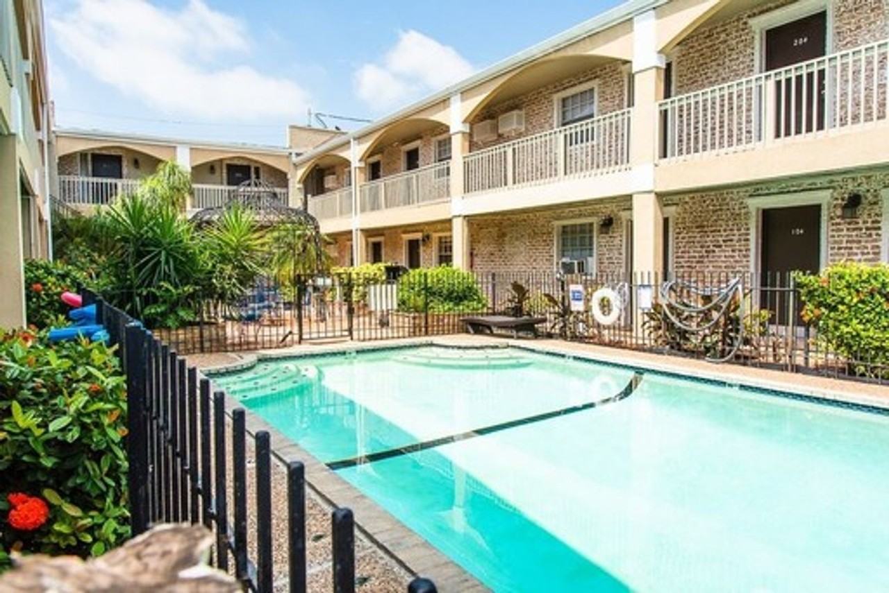 Courtyard Villas Apartments - Photo 6 of 15