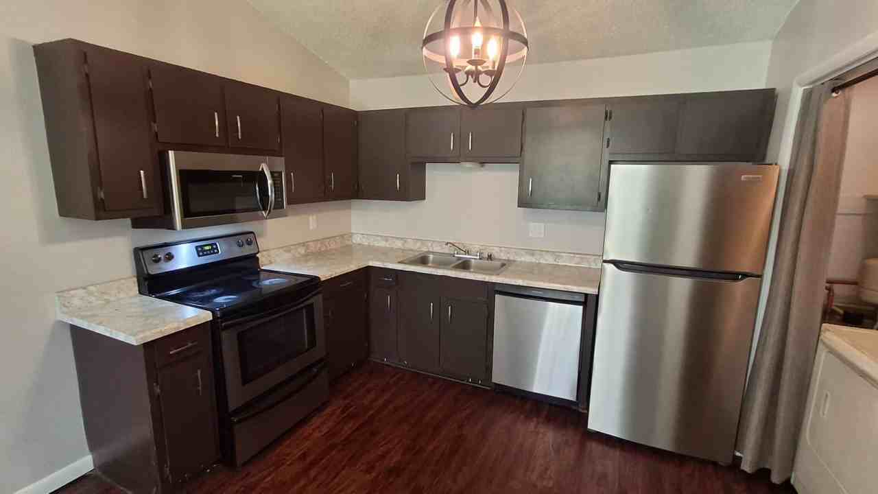 3700 Squaw Valley Dr Sw #D - Photo 3 of 9